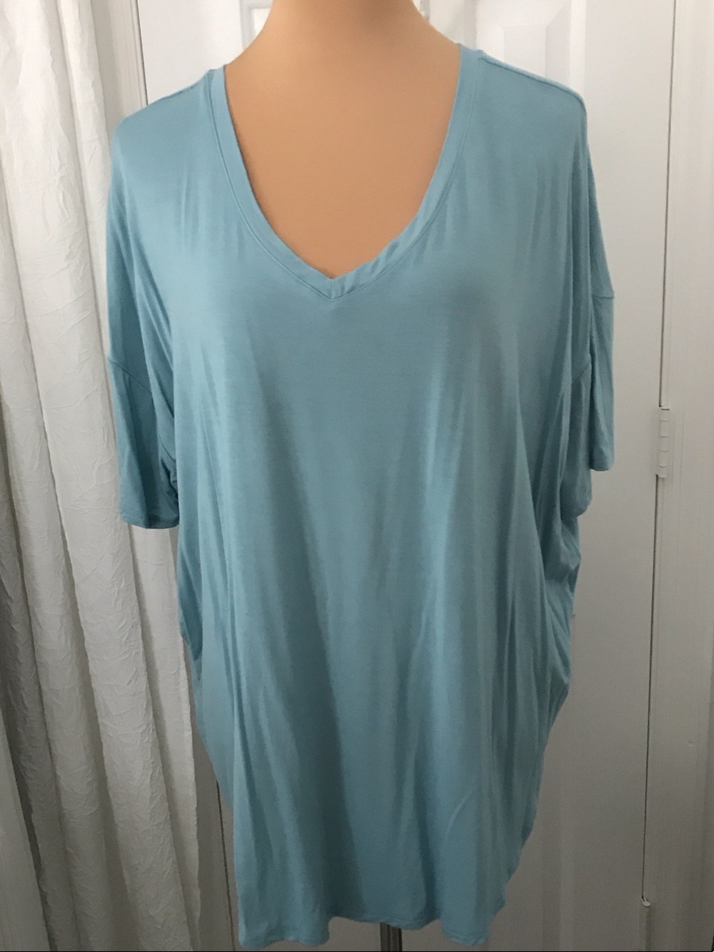Women's V-Neck Short Sleeve Tunic Top in Seafoam